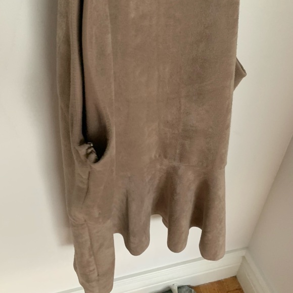 Design lab valvet top! - Picture 4 of 5